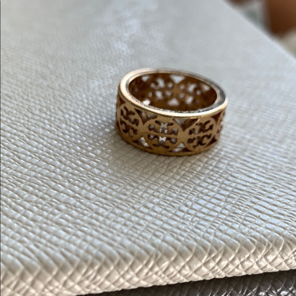 Gold Tory Burch ring 😍